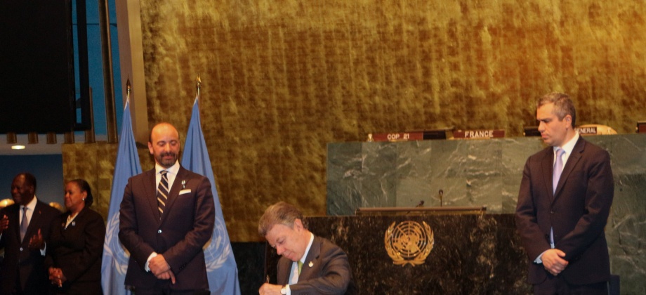 Presidente Juan Manuel Santos firmó el Acuerdo de París