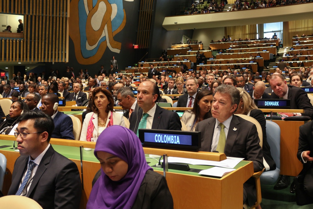 Presidente Juan Manuel Santos firmó el Acuerdo de París; Canciller María Ángela Holguín y Ministro de Ambiente y Desarrollo Sostenible, Gabriel Vallejo, participan en la ceremonia en la ONU